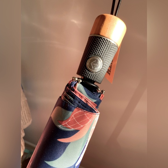 Duluth Trading Umbrella ! Large ! Automatic ✨ Pale Navy Floral - Picture 4 of 5